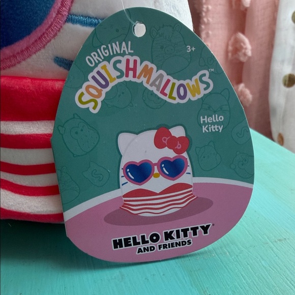 Hello Kitty Plush with Heart Sunglasses - Squishmallows Sanrio - Picture 2 of 7